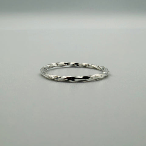 Slim Twist Ring