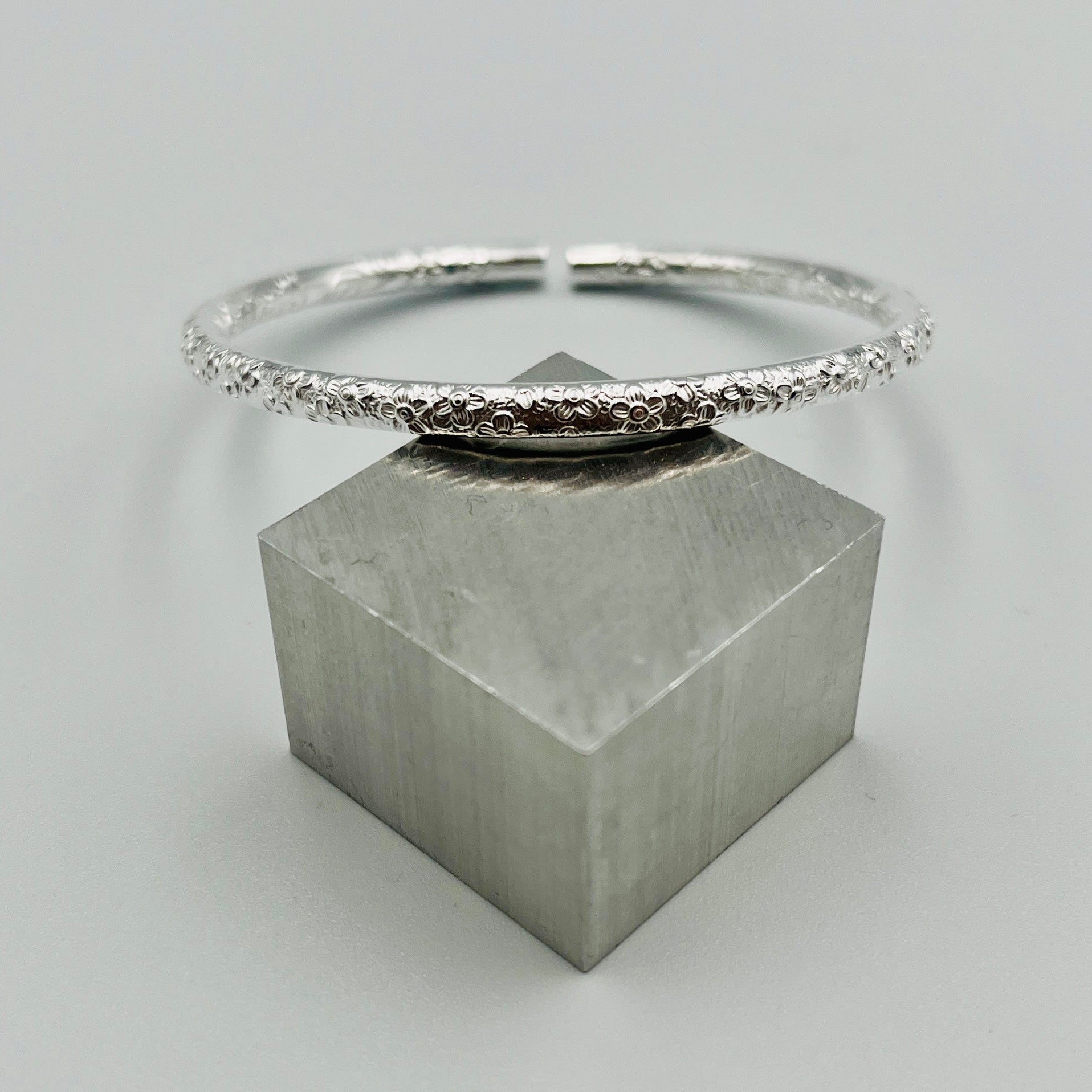 Flower” Bangle – CRAFT TALES