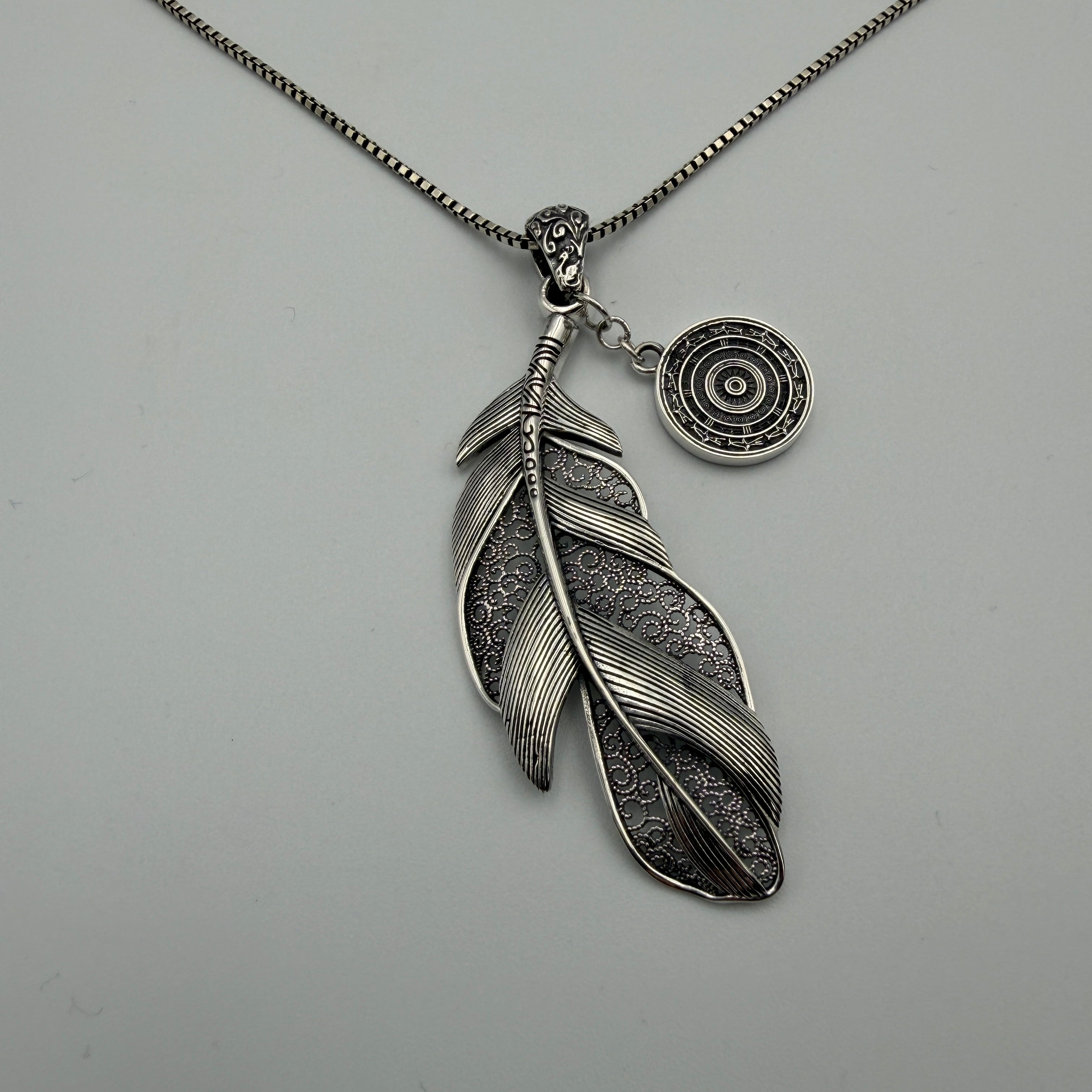 シルバー999(純銀)とはどんな素材？ シルバー925との違いや