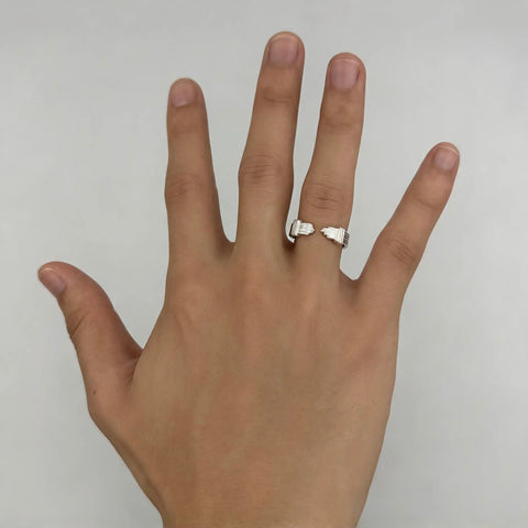 Hands Ring
